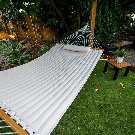 Relaxing Getaway Great Location Hammock, And Bocce Apartment Seattle Exterior photo